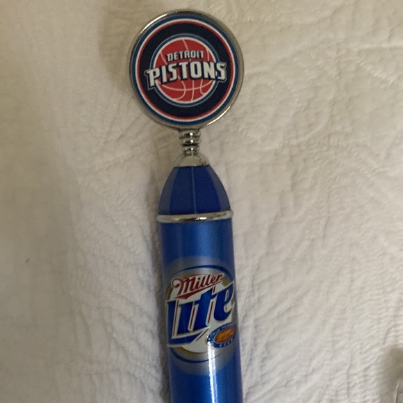 Vintage miller lite beer keg tap with Detroit Pistons emblem on top - Picture 3 of 9